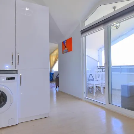 Sea View Apartment *